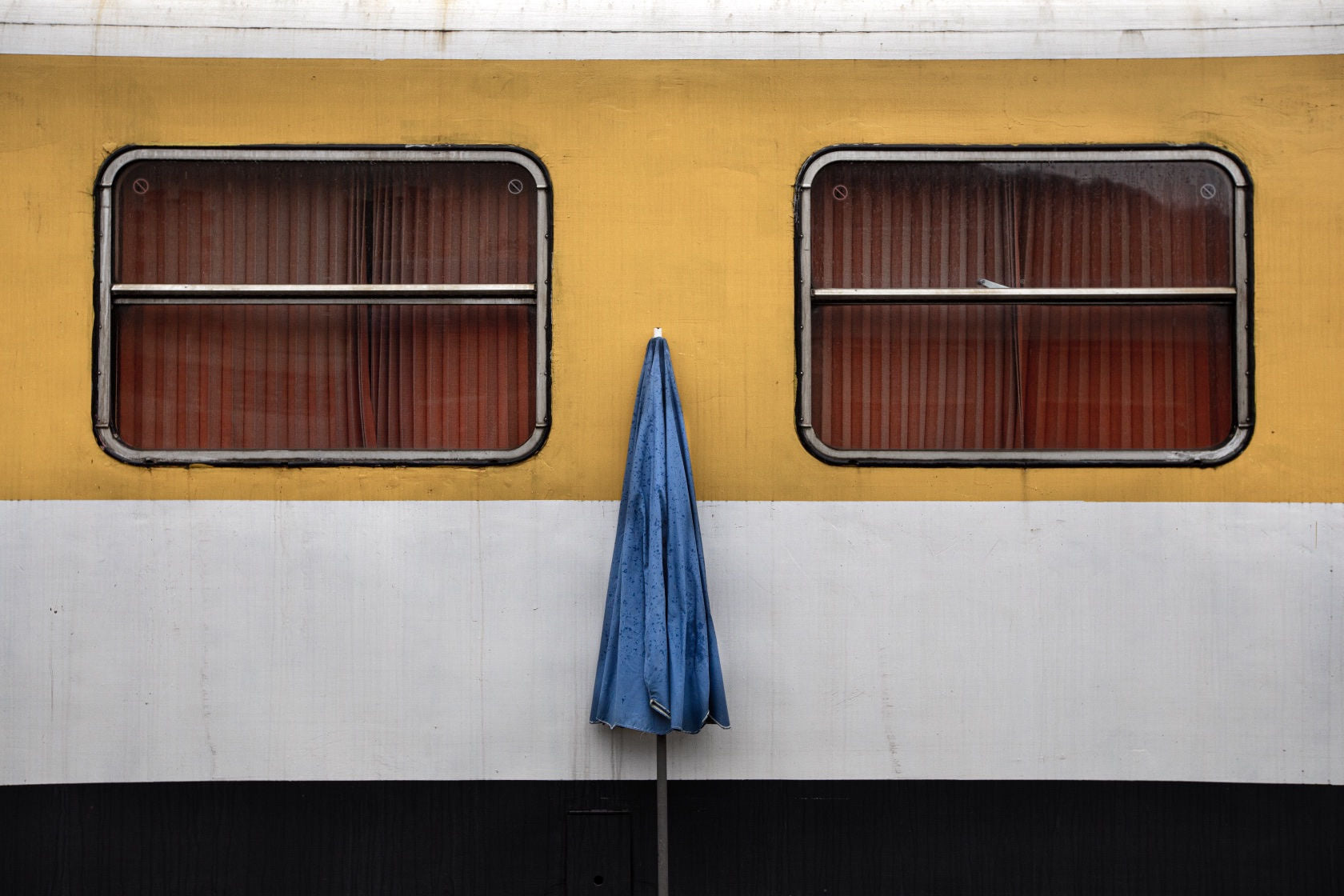 Collector Case Yvonne et le parasol bleu - Thierry des Ouches